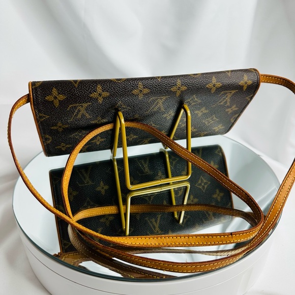 Louis Vuitton Vintage Monogram Canvas Pochette Twin GM Shoulder Bag - Picture 7 of 17